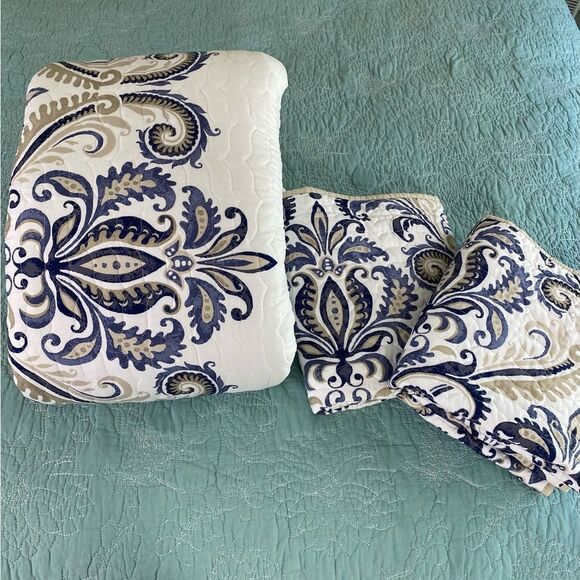 Madison Park Blue and Cream Comforter Set king 3 piece set - Picture 5 of 9